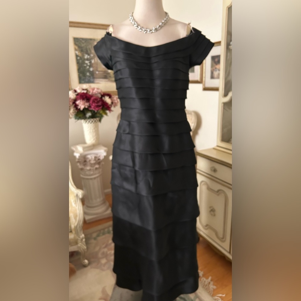 Rose Taft Like New Elegant Black Tiered Gown Size 10. C:4636